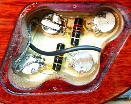 r8[1].control.cavity