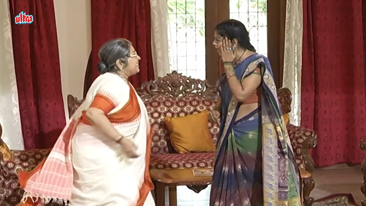 Telugu serial actress navel slips in saree.mp4_snapshot_00.10.297