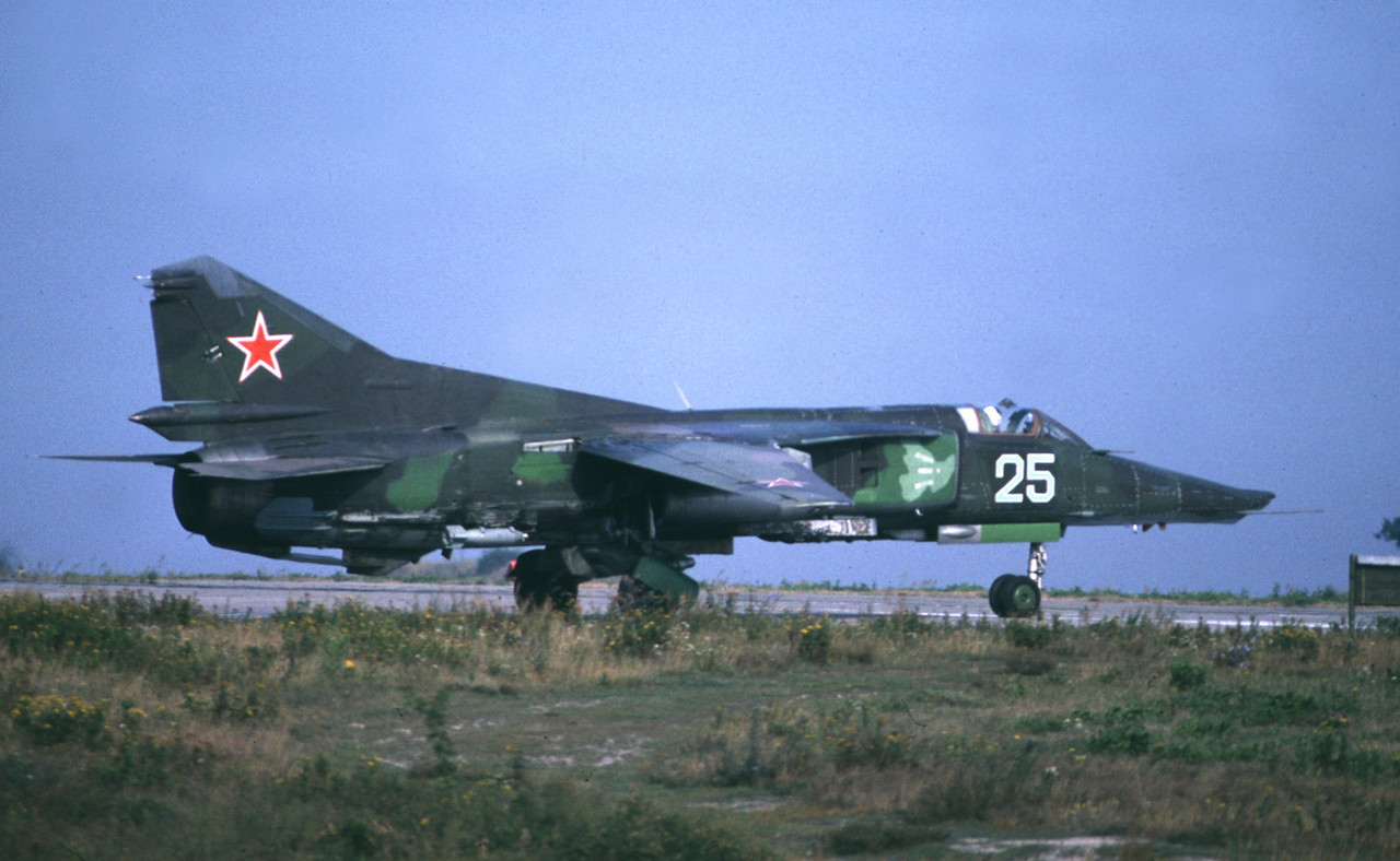 559 APIB Mig-27K 25 Blue_76802643377 (4)