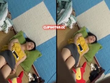 quay lén bà chị móc lồn trong phòng