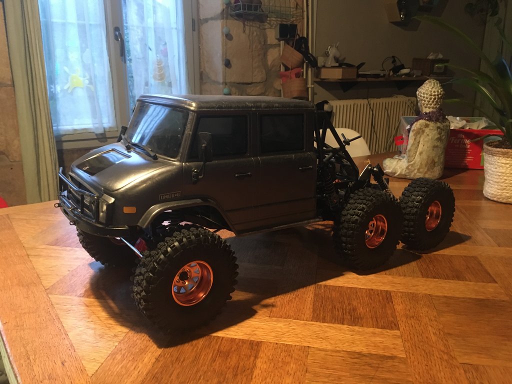 UMG 6x6 Axial IMG-2363