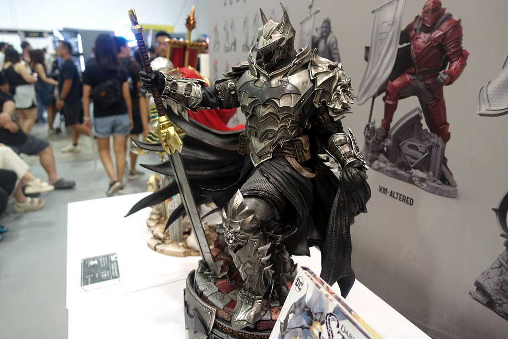 Premium Collectibles : Dark Knights of Steel Bruce Wayne 1/4 Statue  3