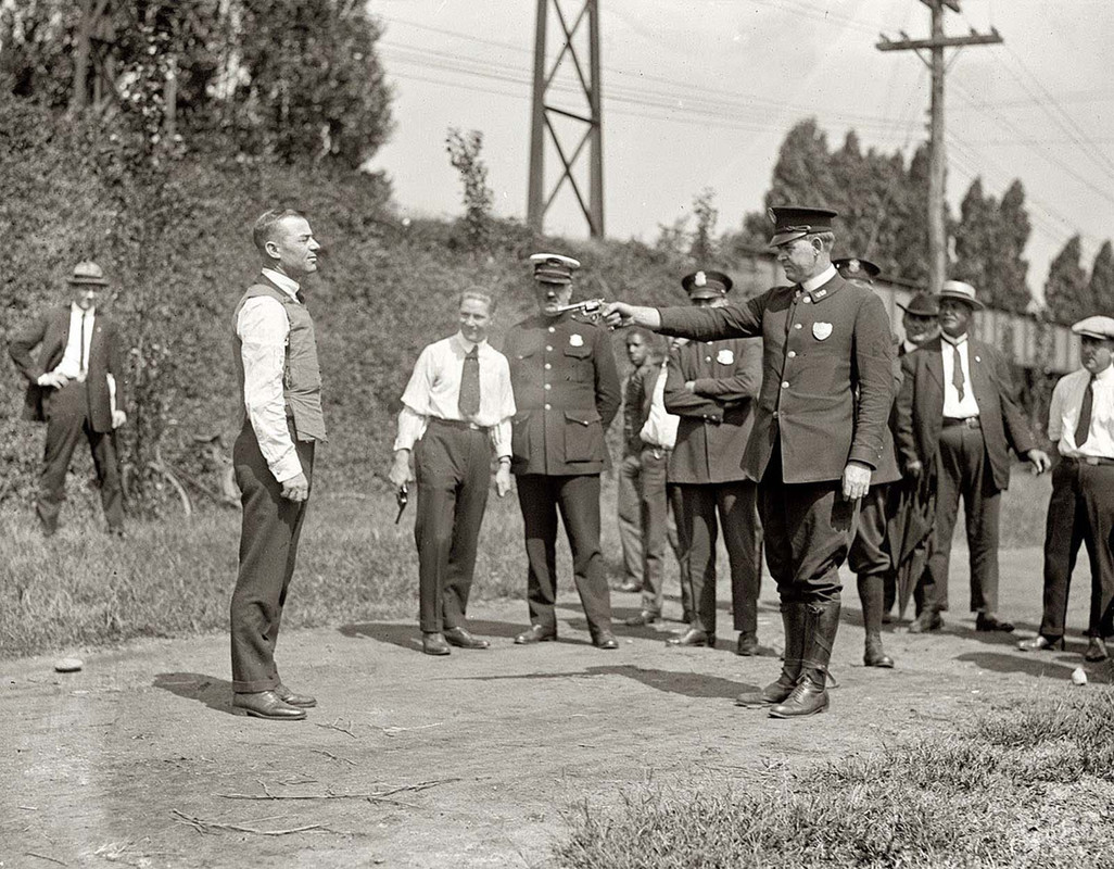 Testing-a-bulletproof-vest-1923-02.jpg