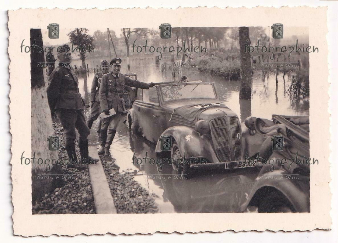 org. Foto Frankreich Elsass Soldaten Kfz Pkw Überschwemmung 1940