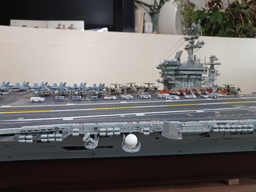 Porte-Avions USS Nimitz au 1/200 en total scratch traditionnel File