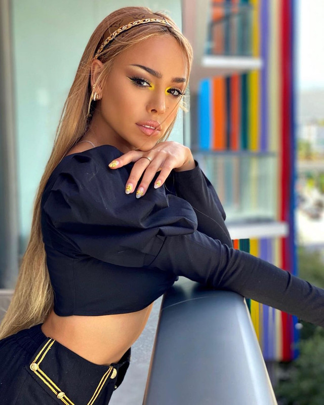 Danna Paola se casará con Alex Hoyer, según Mhoni Vidente