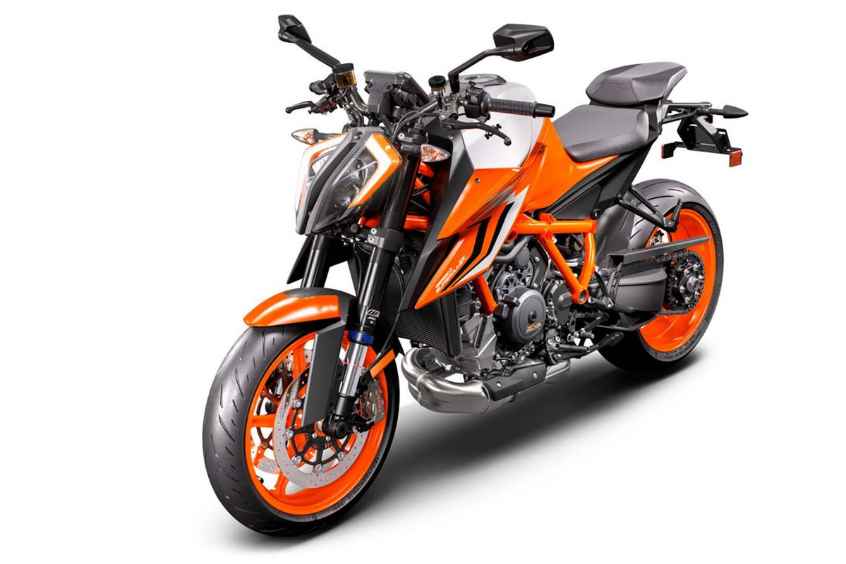 Стритфайтер KTM 1290 Super Duke R EVO 2022 с полуактивной подвеской