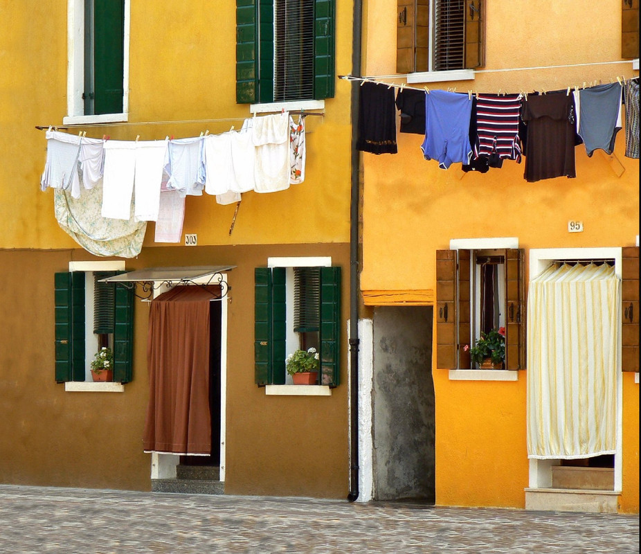 yellow-venice-italy.jpg
