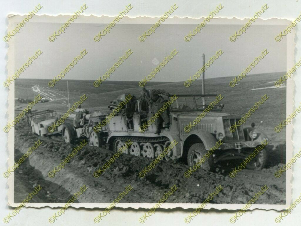 Foto, 5.Artillerie-Regiment 63, Halbkette   Geschütz im Schlamm,