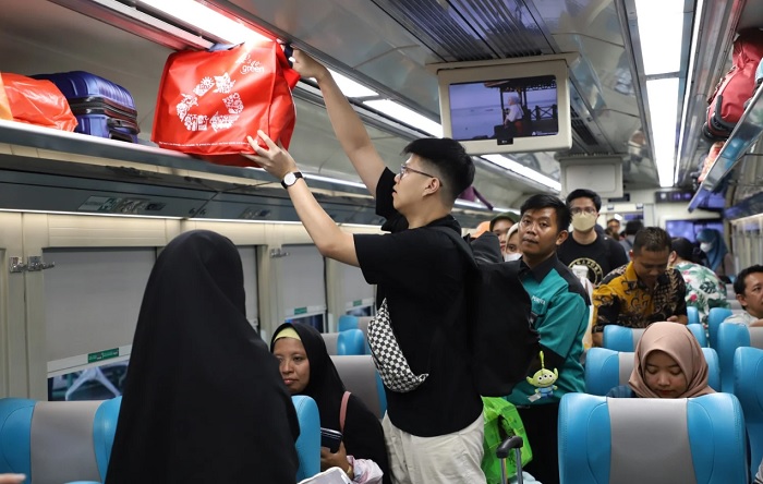 Ilustrasi penumpang kereta api. PT Kereta Api Indonesia (Persero) mengingatkan kembali kepada seluruh calon penumpang terkait larangan merokok di atas kereta api.