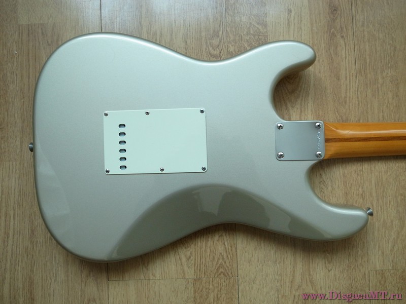 Fender_American_Vintage_Strat_57_RI_4-silv_022