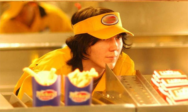 "Встряхнул и отдал". Как мстят вредным клиентам работники фастфуда