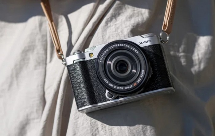 FUJIFILM X M51