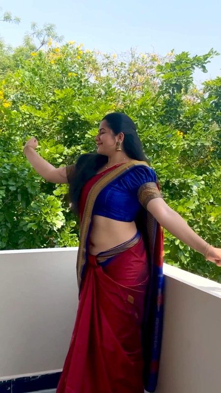 [Image: Ksudha-sexy-big-navel-in-red-saree-mp4-s...00-534.jpg]