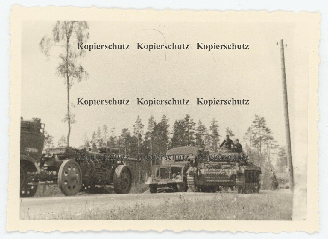 ORIG. Foto 1941 Panzer , LKW und Geschütz an Grenze Polen Weißru