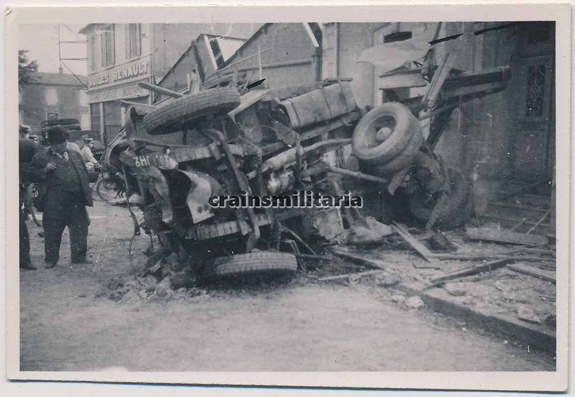 Orig. Foto zerstörte Beute Lkw bei Rückzug in Fr