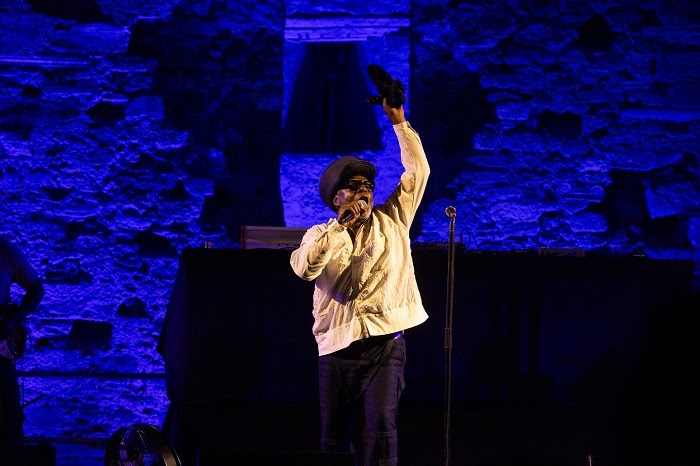 Reportage | Sani Festival 2026 | Οι Soul II Soul μετέτρεψαν τον Λόφο της Σάνης σε μια μεγάλη γιορτή της soul μουσικής
