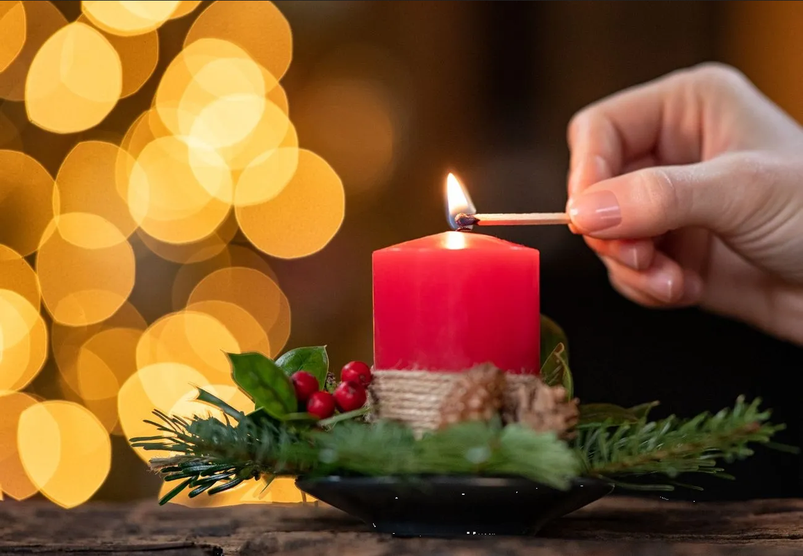 ¿Cómo se celebra el tercer domingo de Adviento y qué color de vela se enciende?
