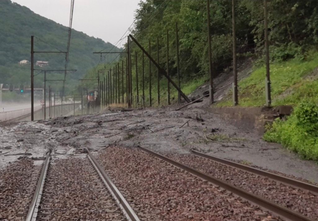 [73] La ligne de la Maurienne est fermée suite à une coulée de boue 2019-07-03-train-01
