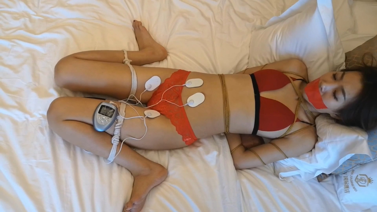 随心原创 诺米 红内衣.mp4_20201221_091719.409