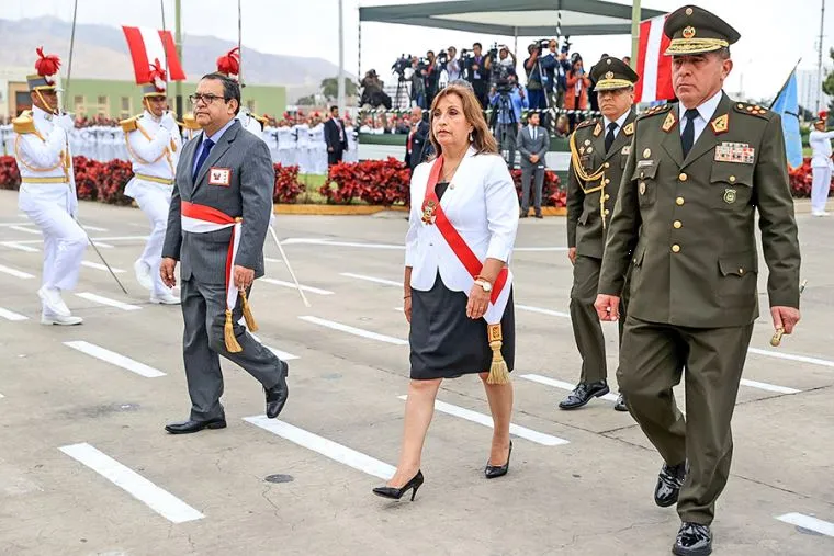 Congresistas de Perú quieren destituir a Dina Boluarte