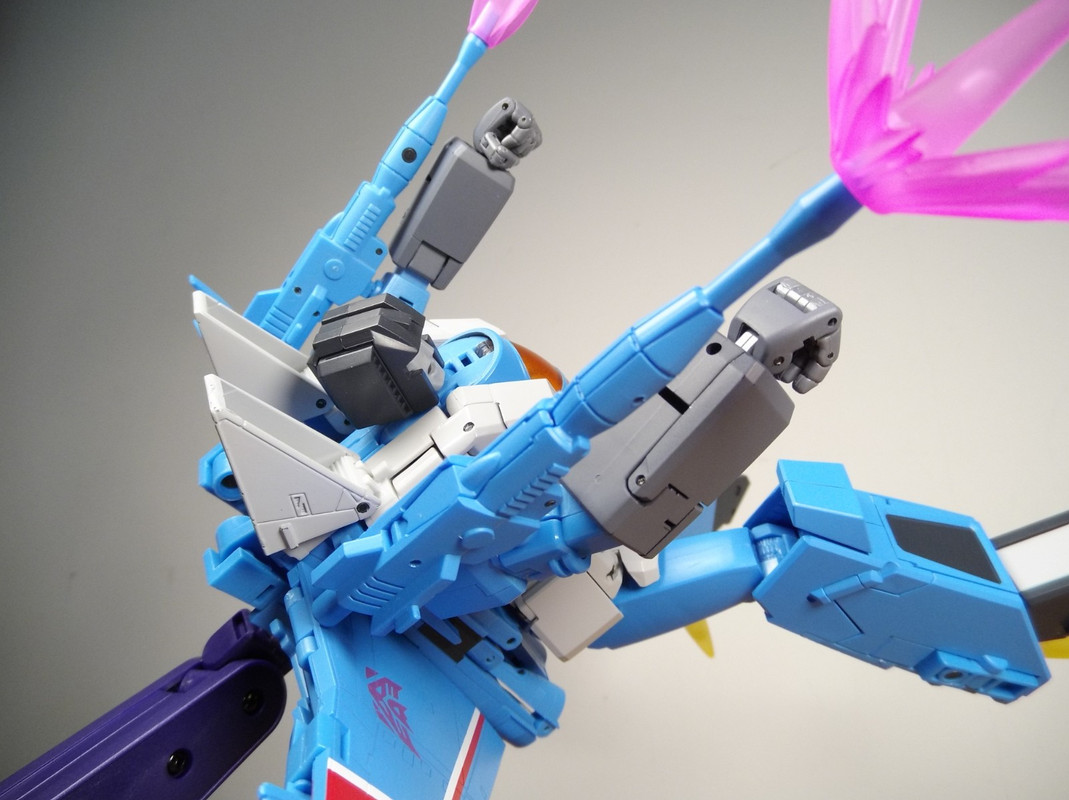 05-Transformers-Masterpiece-MP-52-Thundercracker-00