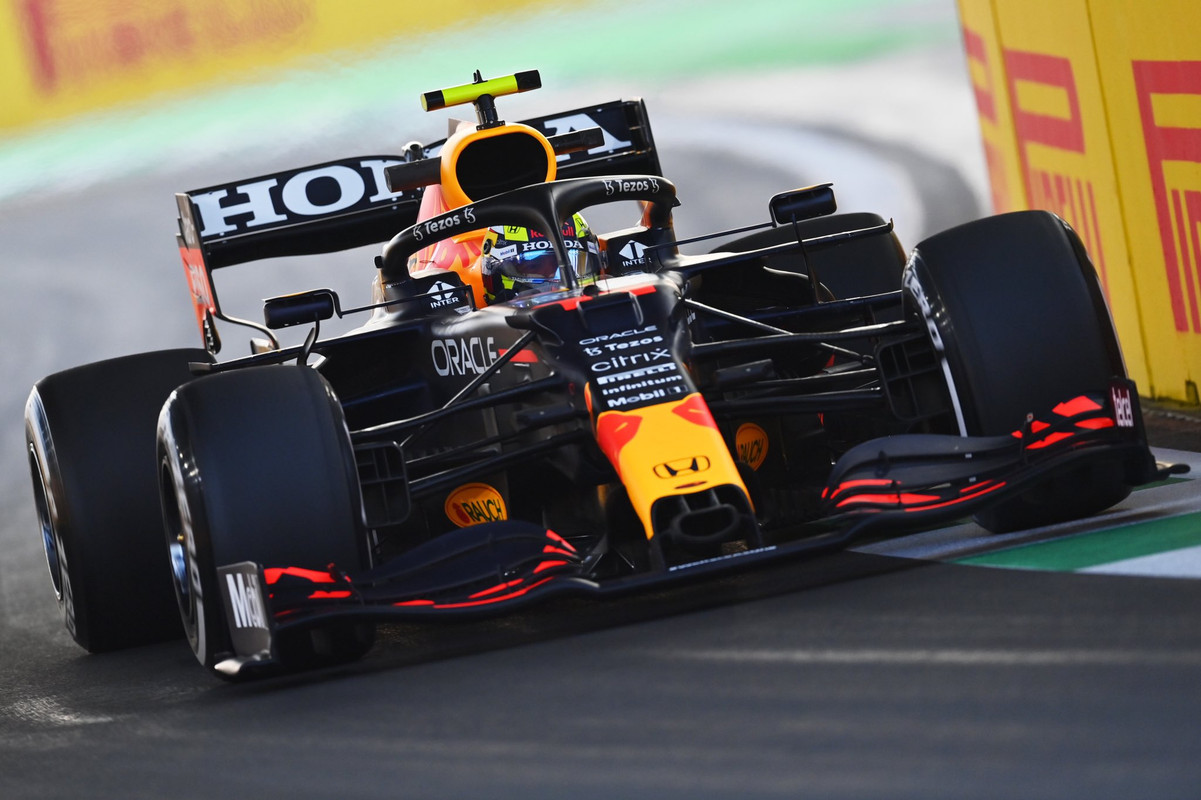 Max Verstappen agradeció y dedicó el título a Checo Pérez