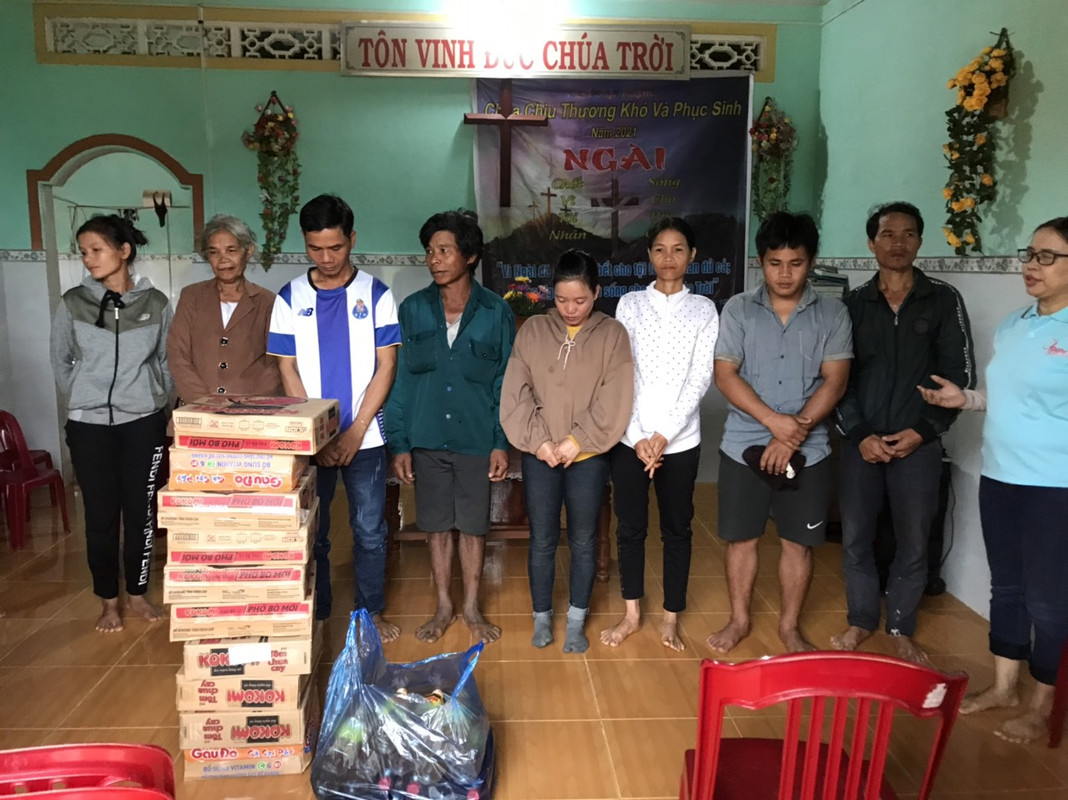 ngày 11-11-2021 phát quà tại Sơn Thượng, Sơn Hà