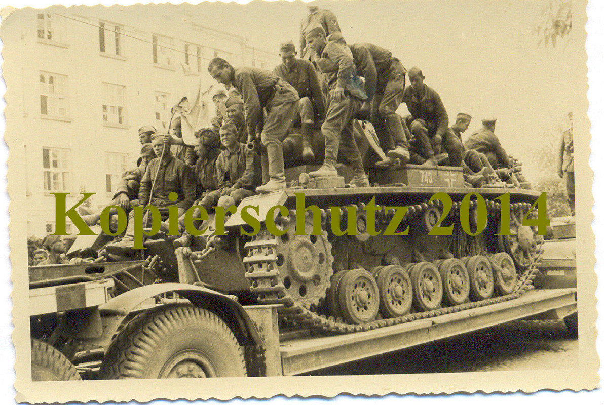 WH Anhänger Tieflader mit Panzer III und Gefange