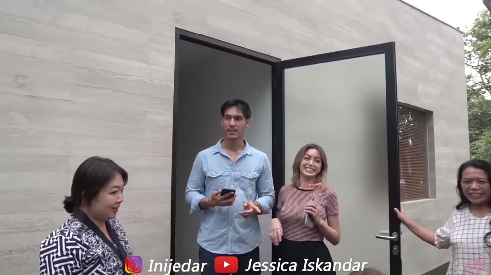 Balkon kamar di venue pernikahan Jessica Iskandar