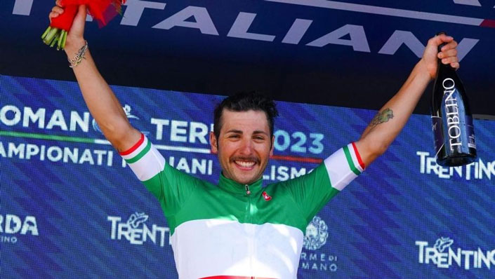 Samuele Velasco con la maglia tricolore conquistata ieri a Comano Terme (www.gazzetta.it)