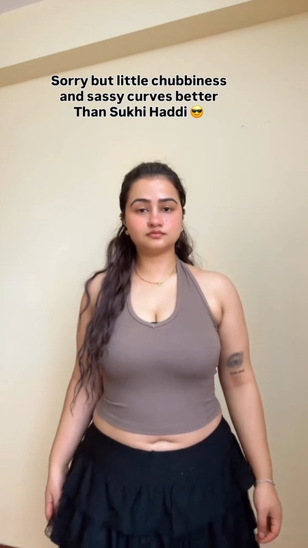 hot delhi girl deep big navel and boobs in grey tshirt mp4 snapshot 00 02 986