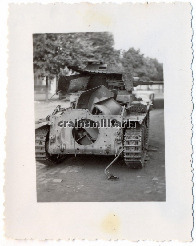 Orig. Foto zerstörte Panzer 38 (t) Tank bei CAMB