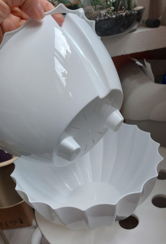 Кашпо Ракушка 2,4 л. с дренажной вставкой.