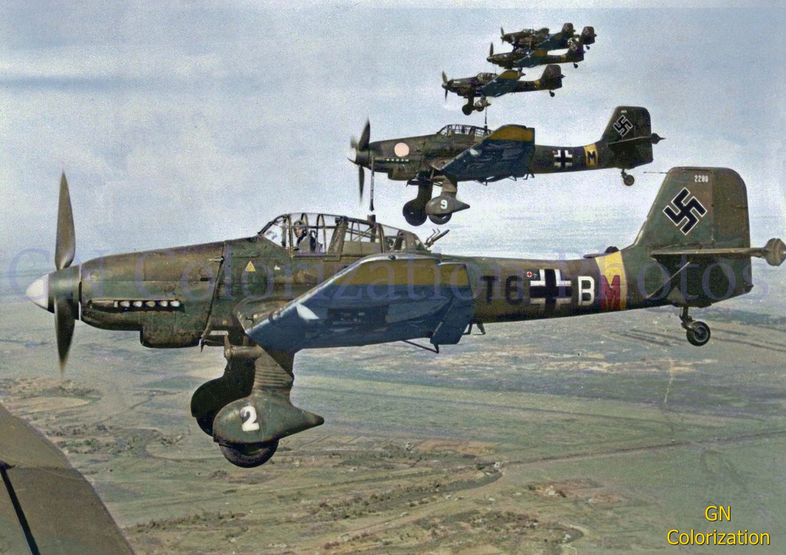 Le Junkers 87 dit "Stuka" Ju-87-allemand-au-dessus-de-la-Russie-1942