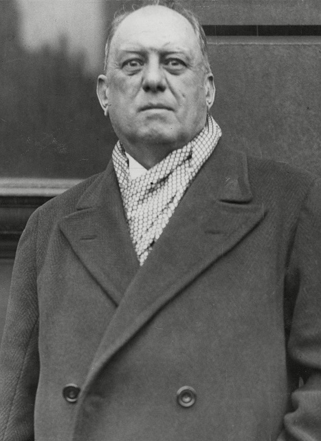 1-Aleister-Crowley-1934