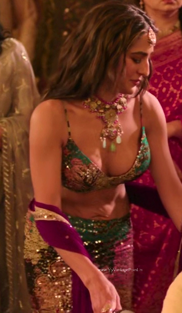 hot-scene-of-sara-ali-khan-in-murder-mubarak-2024-movie