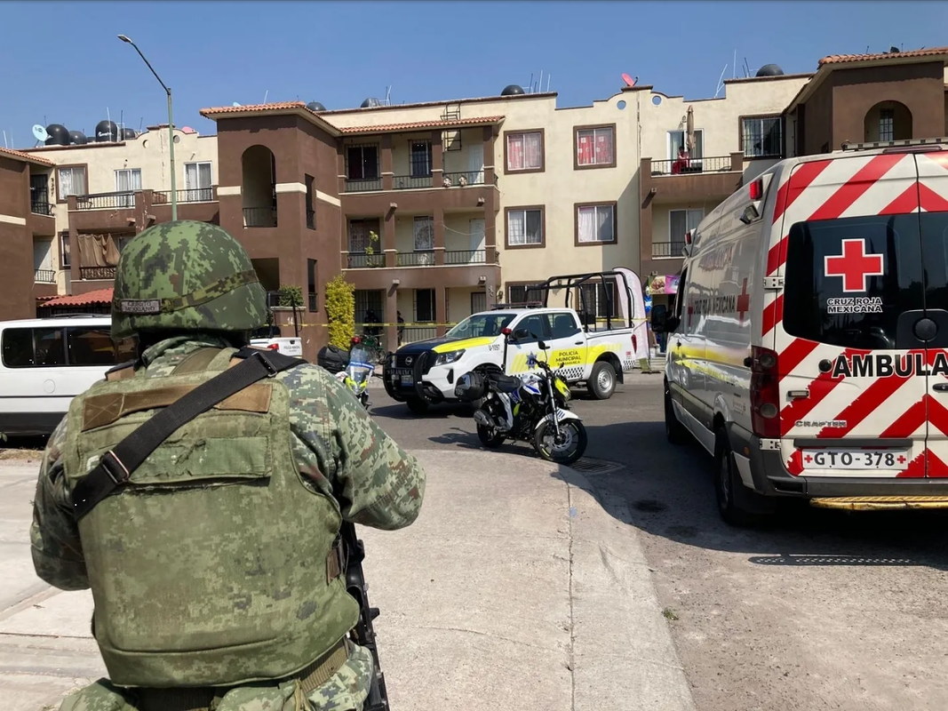 Una mujer maniatada y dos hombres degollados fueron encontrados en Las Arboledas