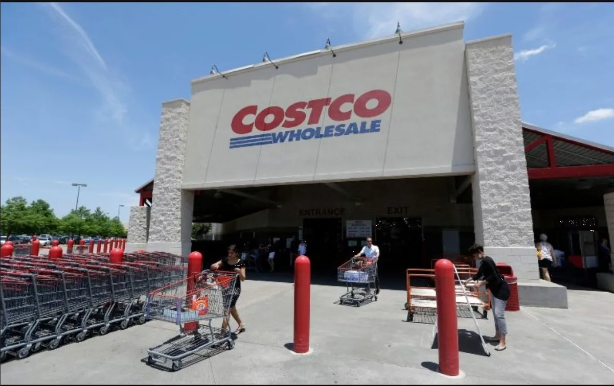 Revendedores de Costco ahora acaparan flores previo al 14 de febrero (Video)