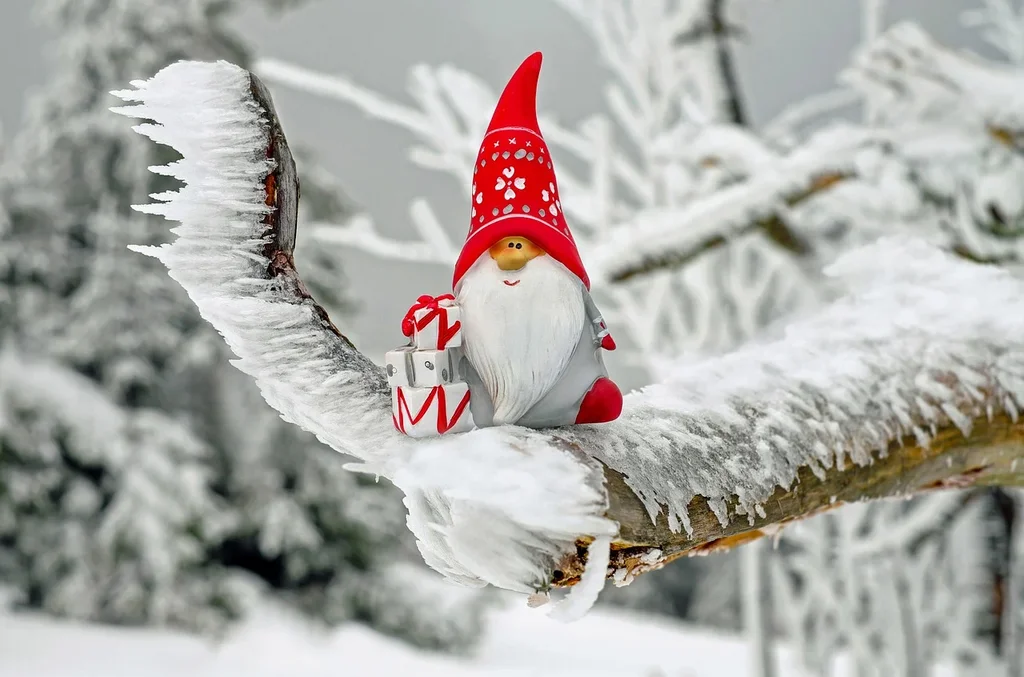 red-santa-claus-1819933-1280.webp