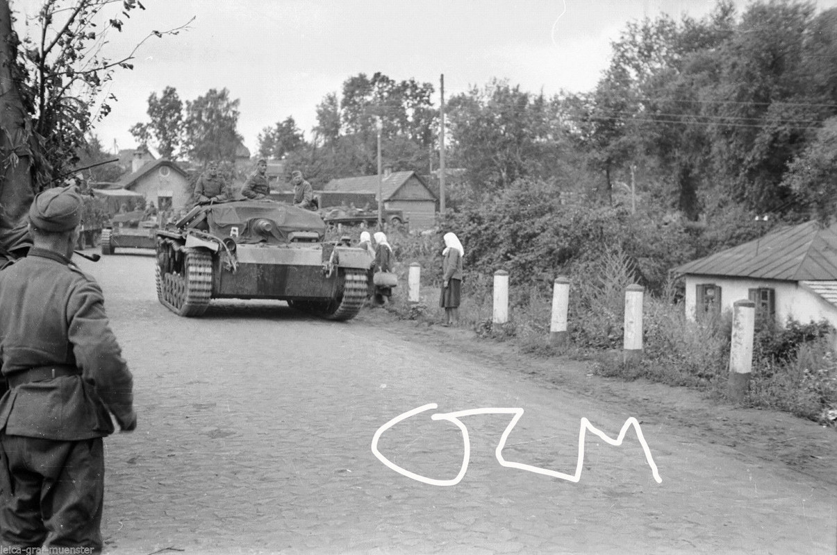 Shitomir, Panzer fährt vorbei,