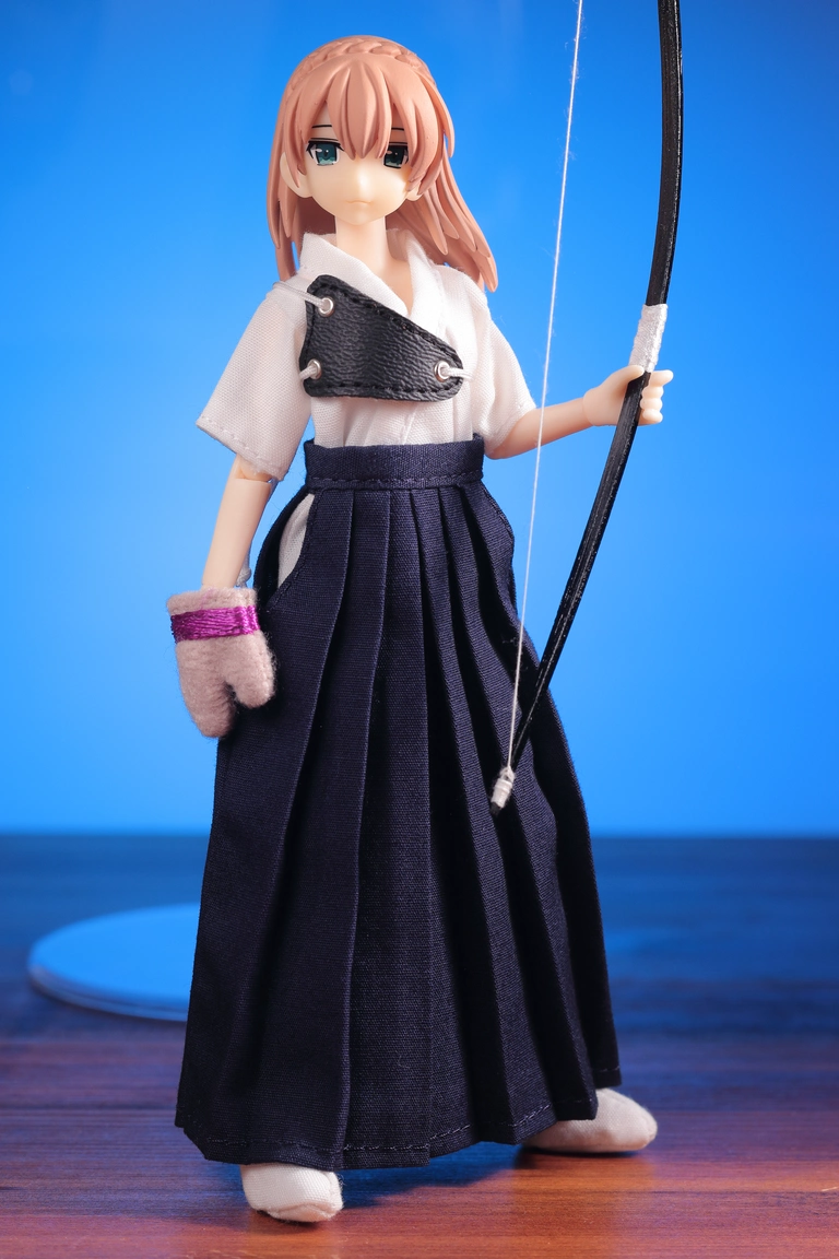 A front view of “Assault Lily” Matsunaga Yui wearing a 1/12 Kyudo Clothes Set