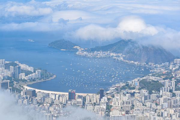 В джазе только девушки или аргентинско-бразильский калейдоскоп В джазе только девушки или аргентинско-бразильский калейдоскоп