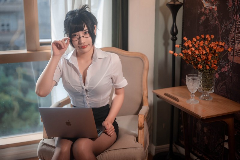 糖果果Candy 室内OL 制服 Cosplay 写真集【102P｜325.8MB】插图2