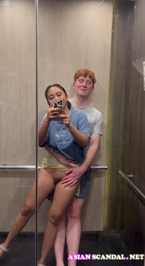 Singaporean slut having fun with angmoh Singaporean slut having fun with angmoh