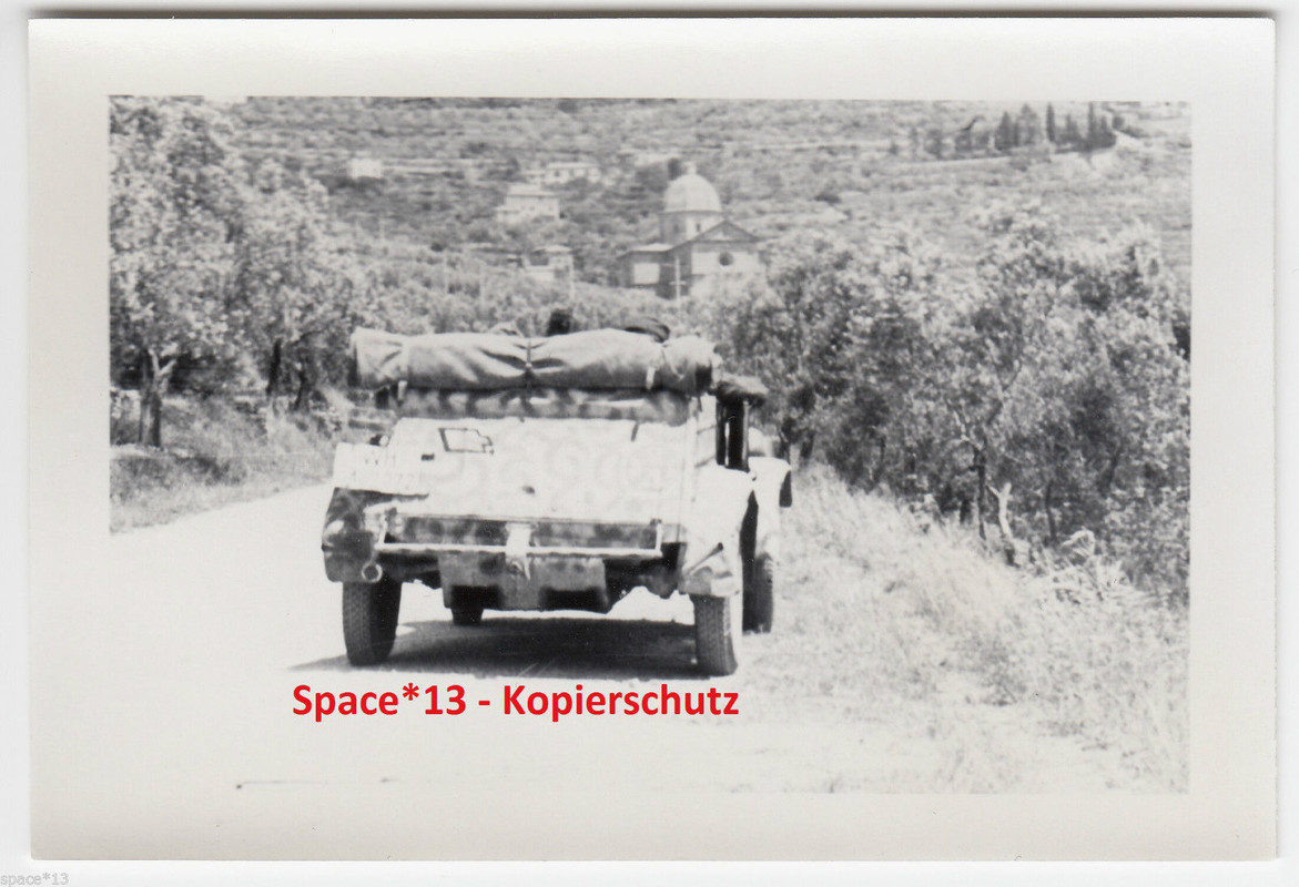 Foto Kübelwagen mit Tarnfarbe, Wehrmacht PKW, CA