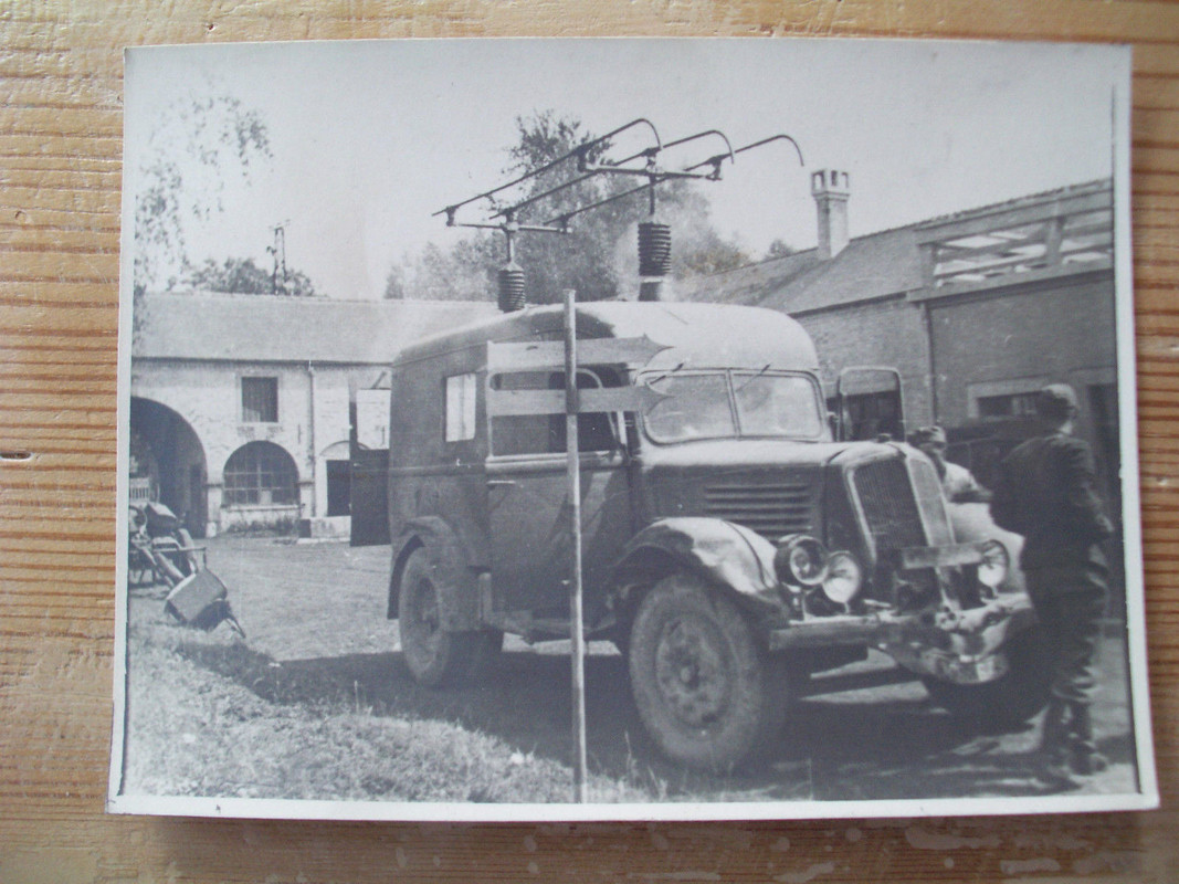 FRANZÖSISCHER FUNKWAGEN -- RENAULT ADH 2,5 To