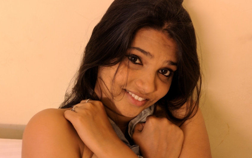 Desi Girl Full Nude Stripping Blowjob and Pussy Fingering Videos