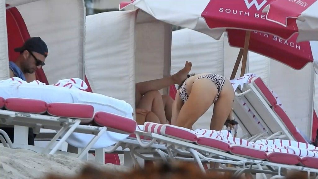 Jennifer-Barnet-upskirt-STARS-com-17