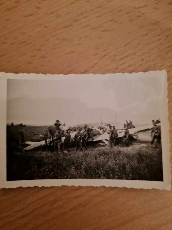Wk2-Foto-Zerstörtes-Flugzeug-Luftwaffe-Beute